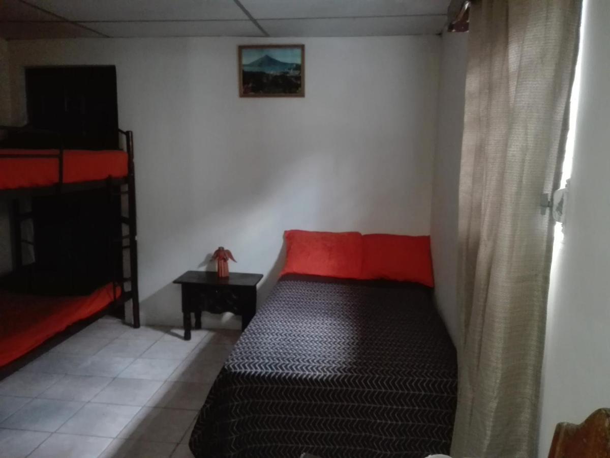 Huellas Hostal 危地马拉安地瓜 外观 照片