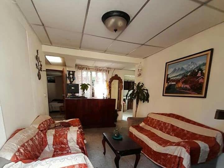 Huellas Hostal 危地马拉安地瓜 外观 照片