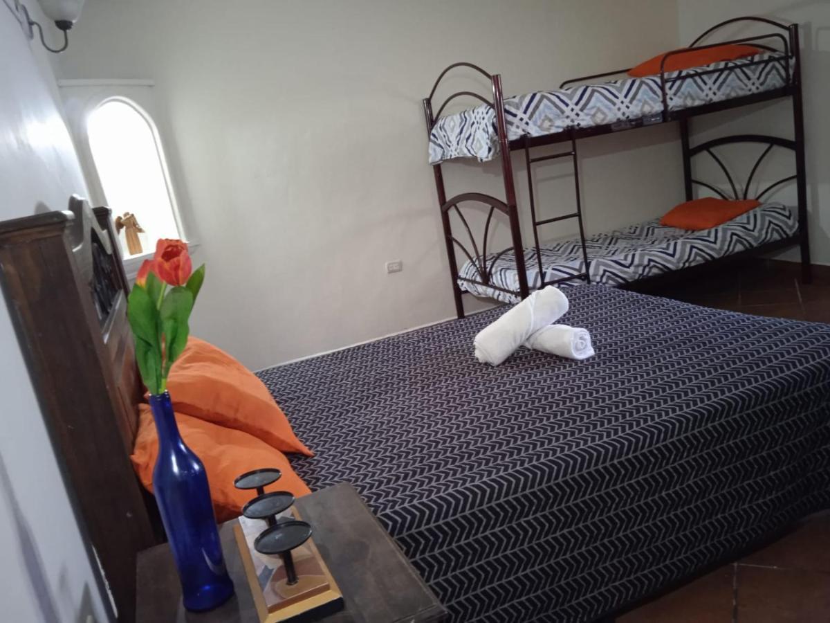 Huellas Hostal 危地马拉安地瓜 外观 照片