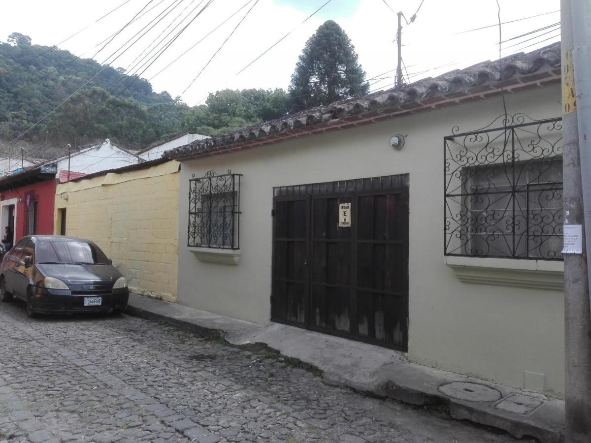 Huellas Hostal 危地马拉安地瓜 外观 照片