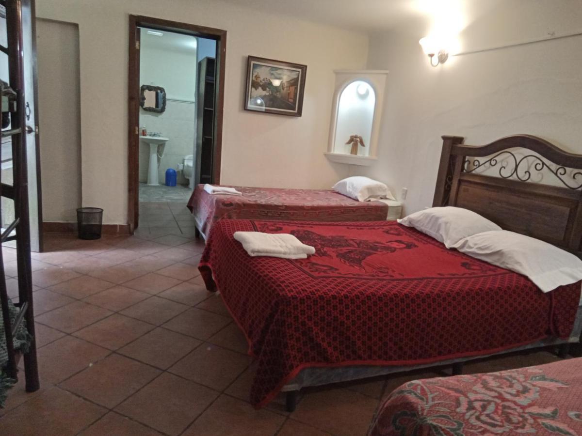 Huellas Hostal 危地马拉安地瓜 外观 照片